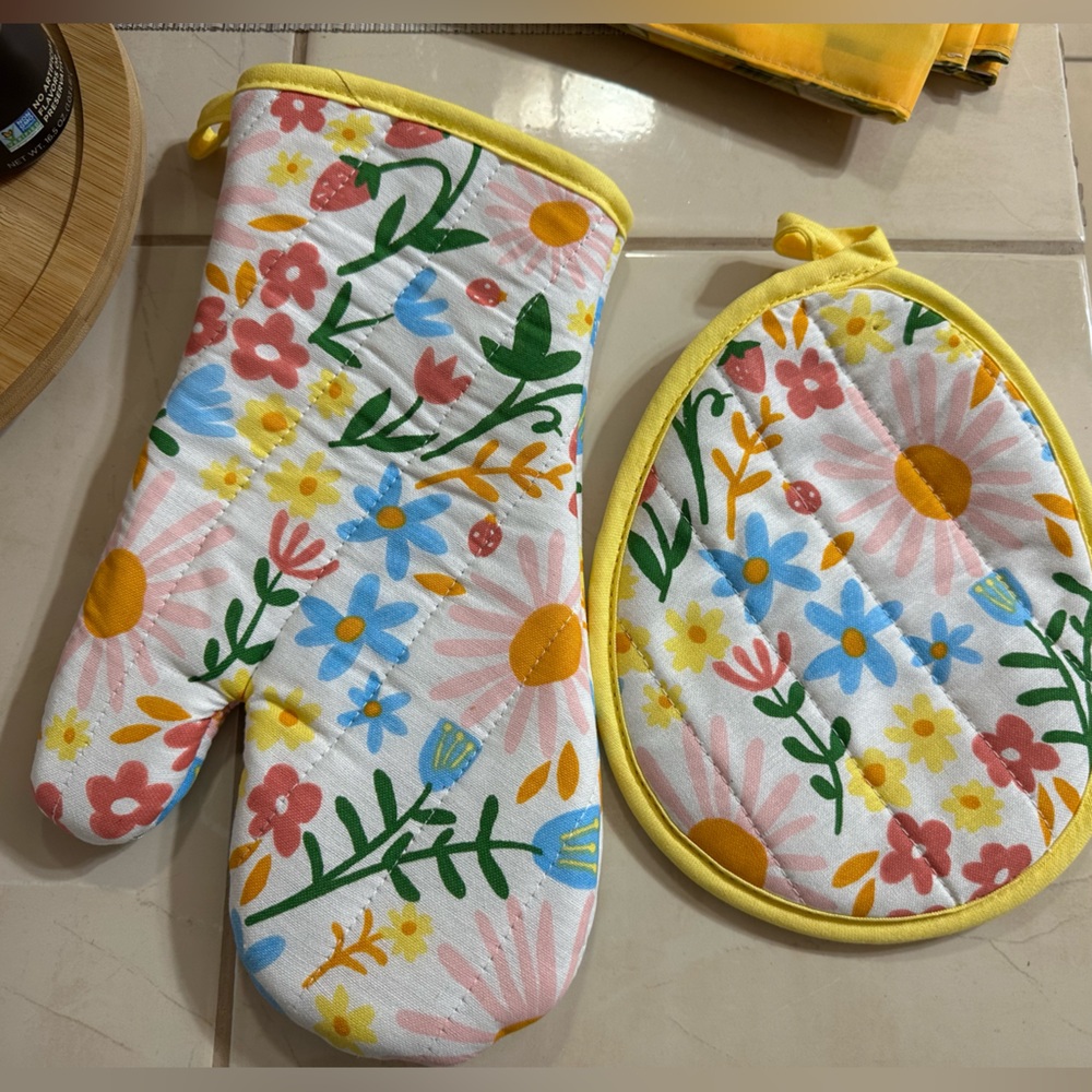 Oven Mitt and Pot Holder